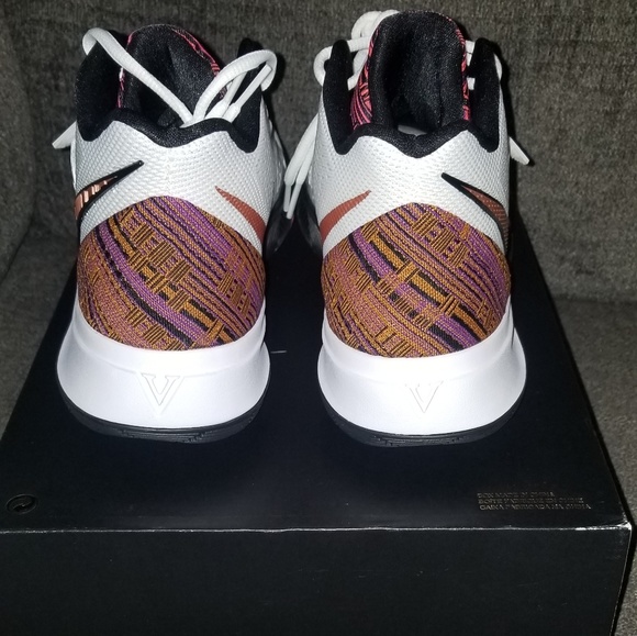 NIKE KYRIE 5 BHM - Picture 5 of 8
